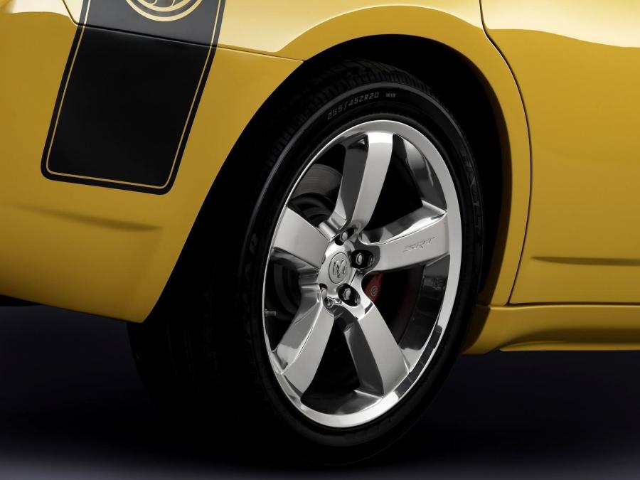  Dodge Charger SRT8 Super Bee 2007 года  (фото 2 из 11)